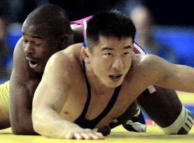 Nagata tries to prevent lift in 69 kg gold medal final